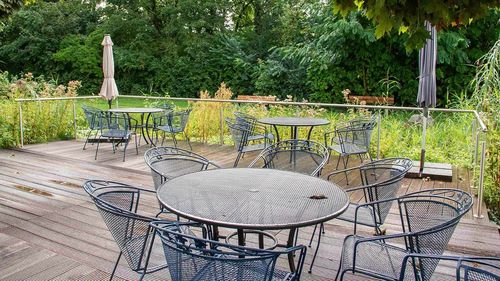 Terrasse mit Sitzmöglichkeiten